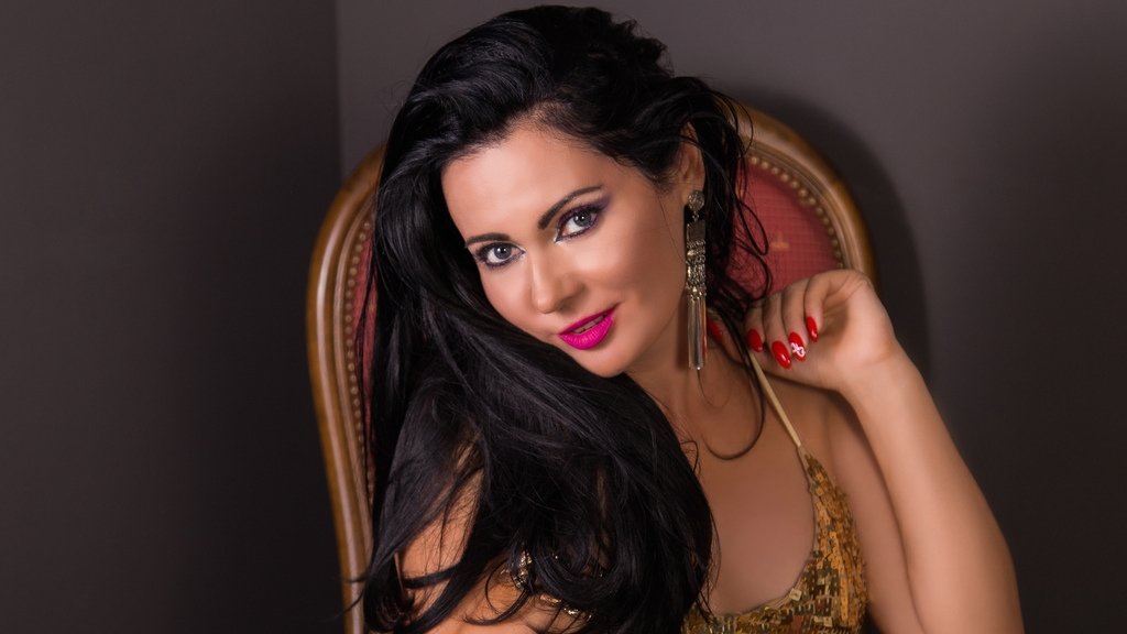 sMokinHotH0lly from Kent,United Kingdom